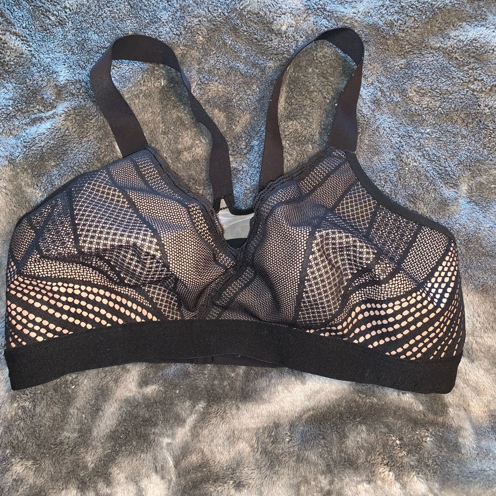 Black Lululemon Sportsbra